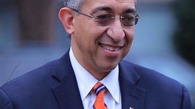 وزيرة الهجرة تهنيء كل من أستاذ الهندسة مايكل نخلة لحصوله على 