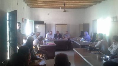 مدير إدارة الفرافرة يجتمع بمديري المدارس استعدادا للعام الجديد