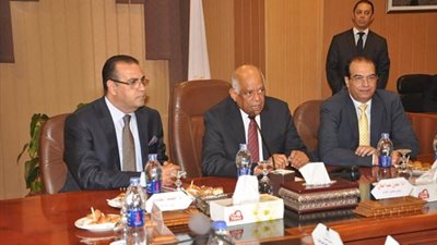 بالصور.. رئيس مجلس النواب فى زيارة لمركز د غنيم بجامعة المنصورة