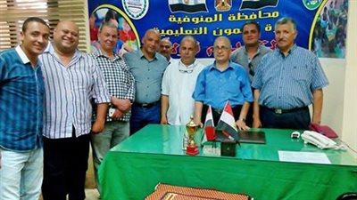 بالصور.. عودة مدير ادارة اشمون التعليمية الى مكتبه بعد براءته