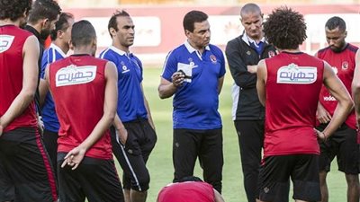 لاعبو الأهلي يتدربون على ضربات الجزاء استعدادا لنهائي كأس مصر