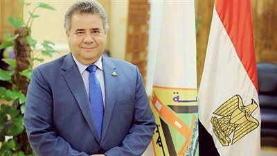 رئيس جامعة بنها يهنيء حسب النبي بجائزة العلوم الزراعيه