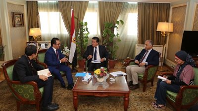 بالصور.. وزير التعليم العالى يبحث آليات التعاون مع سفير جمهورية كازاخستان فى المجالات التعليمية والبحثية