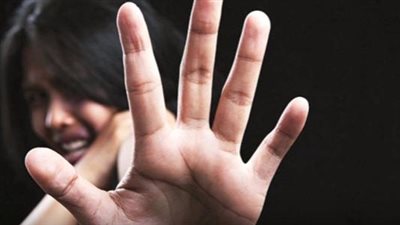 شاهد فيديو استاذ اعلام القاهرة المتحرش بطالبته