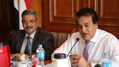 عبدالغفار يؤكد على أهمية الدور البحثى والتطبيقى والعلمى للمراكز والمعاهد والهيئات البحثية