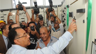 وزير الإسكان ومحافظ الدقهلية يفتتحان محطة معالجة صرف صحى ميت غمر ومحطة مياه منية النصر