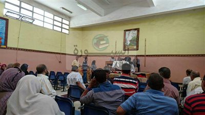 بالصور.. وقفة احتجاجية للمعلمين.. مطالبات بصرف حافز الاثابة المتأخر منذ 5 شهور.. ووكيل تعليم القاهرة يتساءل عن سبب تأخير الصرف 