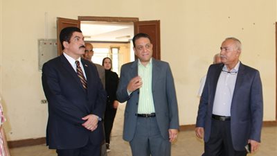 رئيس جامعة بنى سويف يتفقد ثلاث كليات بالمجمع الثاني استعداداً للعام الجديد ويوجه بضرورة اجراء تحليل فيروس سي لطلاب الامتياز بالكليات الطبية