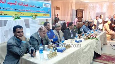 إدارة غرب كفرالشيخ التعليمية تكرم وكيلها لبلوغه المعاش