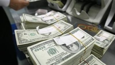  الدولار يتراجع قرشين فى 3 بنوك أمام الجنيه في ختام تعاملات اليوم