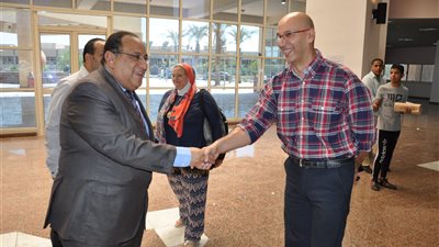 رئيس جامعه حلوان : تجهيز الصاله المغطاة بالجامعة لاجراء الكشف الطبي للطلاب الجدد