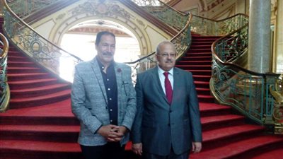 رئيس جامعة القاهرة بجامعة عين شمس 