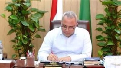  محافظ الشرقية يخصص 3 قطع أراضى لإقامة مدرسة ومركز شباب ومحطة صرف صحى