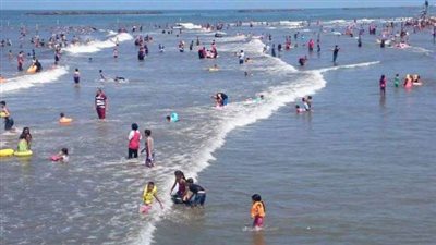 إنقاذ 31 من الغرق وتسليم 144 طفلا تائها لذويهم بمصيف رأس البر