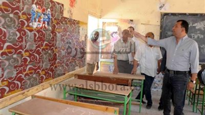 محافظ الاقصر يتفقد اعمال الصيانة  والتطوير بمدارس اسنا قبل بدء العام الدراسى