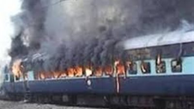 اشتعال النيران بقطار 