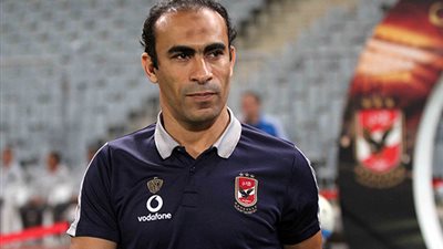 سيد عبد الحفيظ يعقد جلسة مع طبيب الاهلى للاطمئنان على المصابين