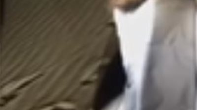 بالفيديو|سلطات قطر تخطف حاج قطري بعد عودته وترغمه على الإساءة لـ 