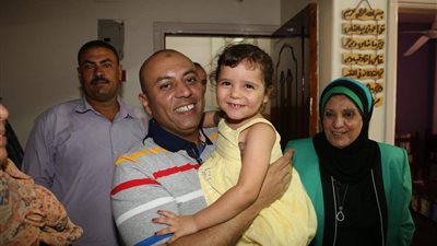 بالصور.. محافظ المنوفية يوزع الهدايا علي الأطفال الايتام بالحضانة الإيوائية بشبين الكوم