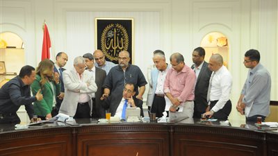   وزير الإسكان: بدء تنفيذ 15 برجا في 