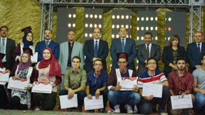 محافظ سوهاج يكرم اوائل الشهادات العامة 