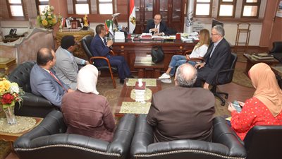 محافظ بني سويف يبحث مع منظمة الفاو البدء في 2300مشروع تصنيع غذائي بالقرى 