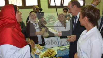  محافظ بني سويف يبحث مع منظمة عالمية خطة لترويج وتسويق المنتجات الريفية لتحسين مستوى المعيشة بالقرى