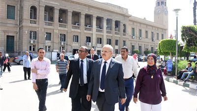 بالصور.. رئيس جامعة القاهرة يتفقد إستعدادت الحرم الجامعي لإستقبال العام الدراسي الجديد 2017/2018