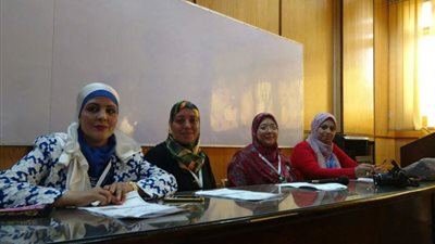 50 طالبــًا وطالبة يؤدون الإختبار التحريري لمسابقة إختيار الطلاب المثالين باسبوع شباب الجامعات 