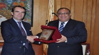 رئيس جامعة حلوان استقبل المدير التنفيذي للبرامج الدولية بمعهد دراسات البورصة بأسبانيا