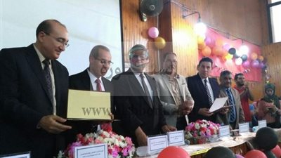 قيادات الجامعة تفتح العام الجامعي بكلية التربية جامعة عين شمس 