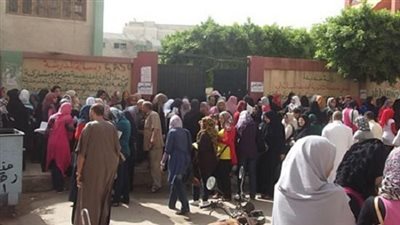 مظاهرة لاولياء الامور أمام 