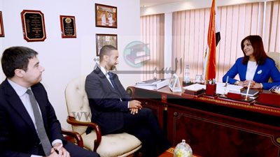 مكرم خلال لقائها رئيس مجموعة الهجرة بالبرلمان الايطالي :نسعي لحل قضايا الهجرة غير الشرعية وتوفيرالبدائل بالتدريب ‏والتأهيل