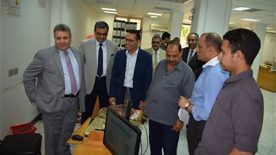 في زيارته لمركز نظم المعلومات الاداريه: القاضي يدعم المركز بكل الامكانيات