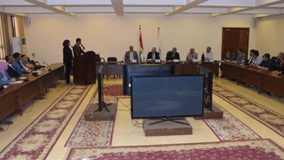 محافظ بني سويف يلتقي بالشباب لبحث سبل الإرتقاء بالخدمات والمجالات الحيويه