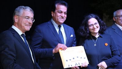 بالصور.. وزير التعليم العالي يشهد خريج الدفعة الخامسة من برنامج العمران المتكامل والتعليم المستدام بجامعة عين شمس