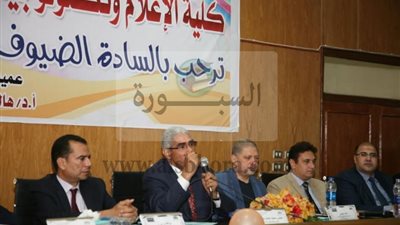 رئيس جامعة جنوب الوادى يشهد حفل استقبال الطلاب الجدد بكلية الإعلام وتكنولوجيا الاتصال
