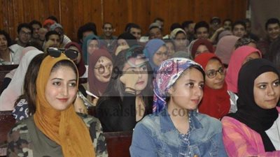 صور.. طلاب جامعة القناة ينتظمون في اول ايام الدراسة