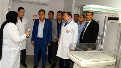 بالصور..  وزير الصحة ومحافظ الأقصر يتفقدان مستشفى الاقصر العام والدولى والبياضية