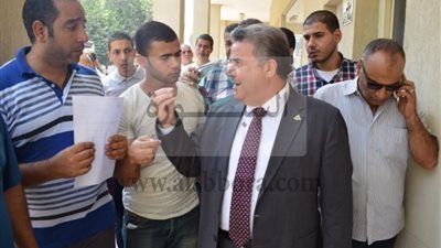 القاضي يشدد علي الاسراع في استخراج الشهادات الجامعيه