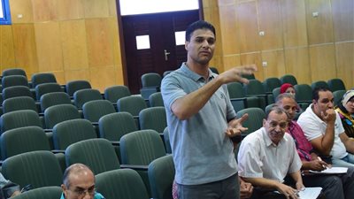 بالصور.. رئيس جامعة سوهاج يوافق على زيادة دعم الأنشطة ويتفقد 