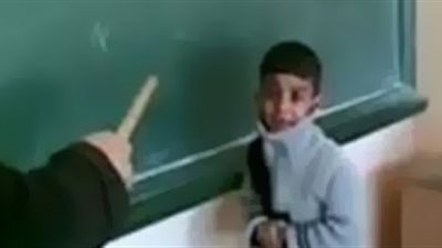 «التعليم» تنتفض ضد المعلمة جالدة تلميذ رابعة ابتدائى بالخرطوم