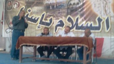 رئيس مدينة إسنا يجتمع بقيادات التعليم ومديري المدارس 