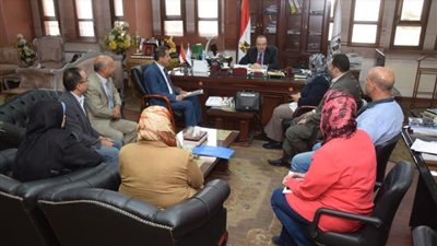محافظ بني سويف يبحث مع جمعية أصدقاء معهد القلب تنفيذ مشروع 