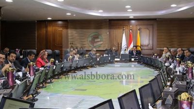 رئيس جامعة بني سويف يؤكد على الالتزام بقرارات تسعير الكتاب الجامعي