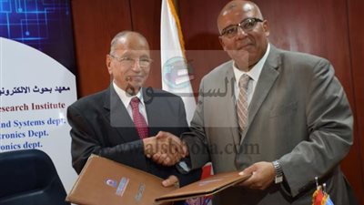 توقيع بروتوكول تعاون بين  جامعة الأهرام الكندية ومعهد بحوث الإلكترونيات
