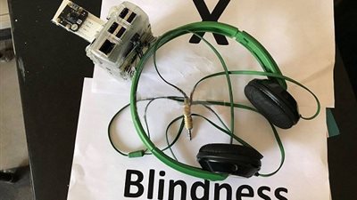 طلاب الجامعة الإلكترونية يبتكرون جهاز لمساعدة المكفوفين علي الإدراك وتمييز الاشياء