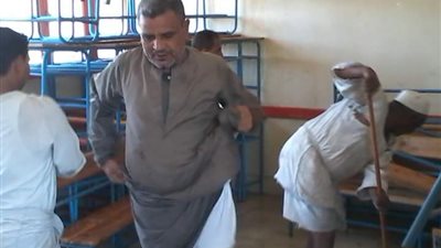 العالم يحتفل بيوم المعلم غدا.. وفى مصر المدرس يتيم الأب والأم وحاله هم وغم