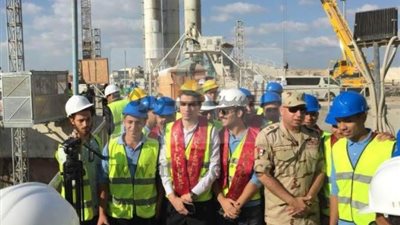 وفد طلابى من جامعة  عين شمس فى زياره لمشروعات شرق التفريعة ببورسعيد 