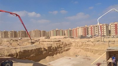 المدير التنفيذي لصندوق تطوير المناطق العشوائية: صب أول أعمدة الدور الأرضي لعمارتين بمشروع 